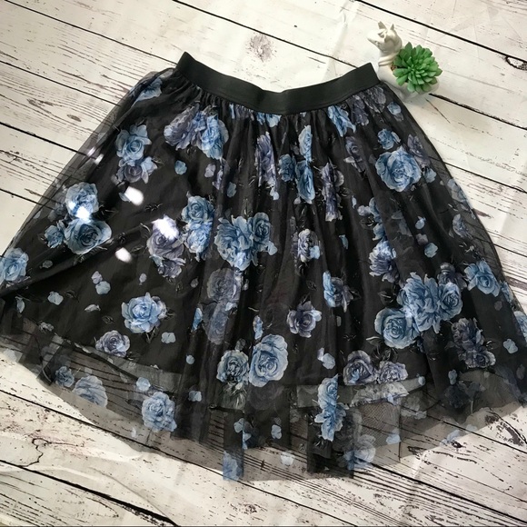 torrid Dresses & Skirts - TORRID black and blue floral tulle skirt size 1